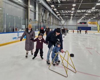 Ģimeņu sportiskais izaicinājums | Spēles uz ledus