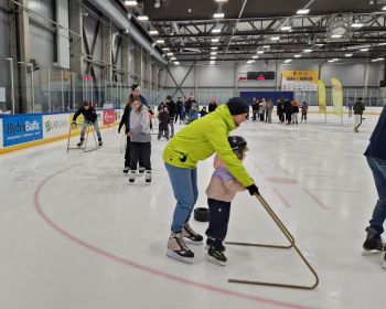 Ģimeņu sportiskais izaicinājums | Spēles uz ledus