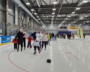 Ģimeņu sportiskais izaicinājums | Spēles uz ledus