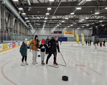 Ģimeņu sportiskais izaicinājums | Spēles uz ledus
