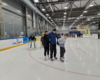 Ģimeņu sportiskais izaicinājums | Spēles uz ledus