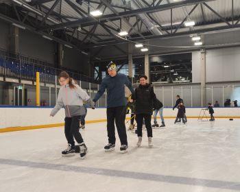 Ģimeņu sportiskais izaicinājums | Spēles uz ledus