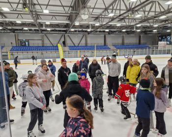 Ģimeņu sportiskais izaicinājums | Spēles uz ledus