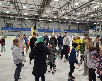 Ģimeņu sportiskais izaicinājums | Spēles uz ledus