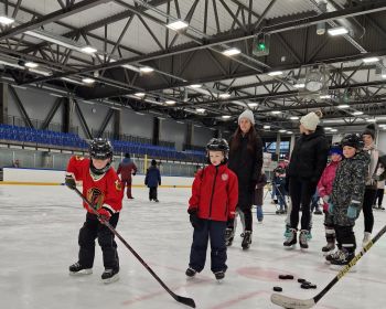 Ģimeņu sportiskais izaicinājums | Spēles uz ledus