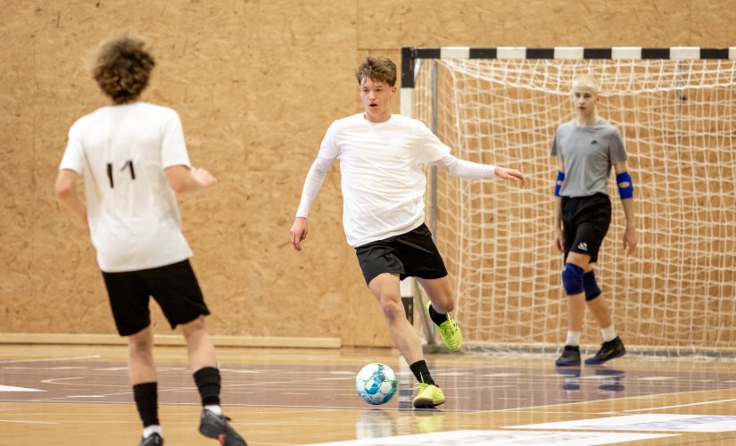 Līdzjutēju ovācijas un negaidīti pavērsieni - aizvadīts novada telpu futbola čempionāta ceturtdaļfināls