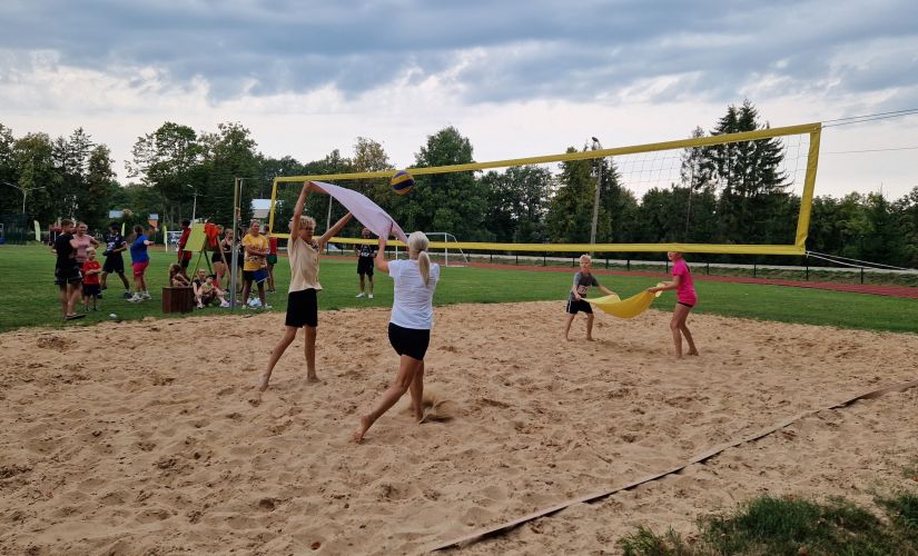 Azartiski un pozitīvi aizvadīta Sporta diena Zasā