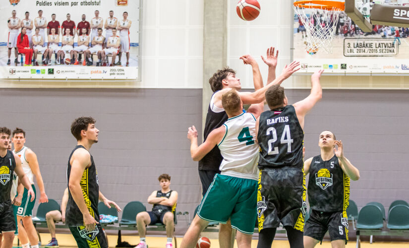 Noslēdzas pamatturnīrs, un skaidra izslēgšanas spēļu aina Jēkabpils novada atklātajā basketbola čempionātā