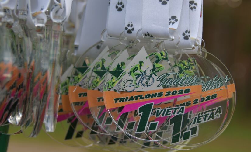 Jēkabpils Mežaparkā aizvadīta Tautas triatlona stafete 2026