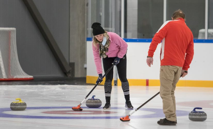 Jēkabpils sporta hallē būs pieejami atvērtie kērlinga treniņi