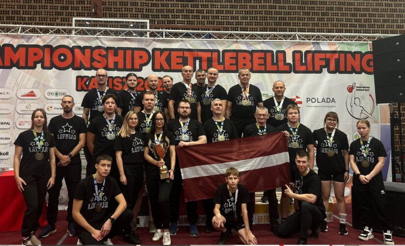 Jēkabpilietis Vladislavs Voitehovičs un Latvijas sportisti izcīna godalgas pasaules čempionātā svarbumbu celšanā