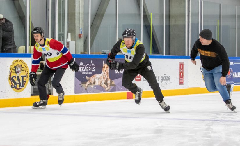 Jēkabpils Sporta hallē aizritējušas pirmās ātrslidošanas sacensības