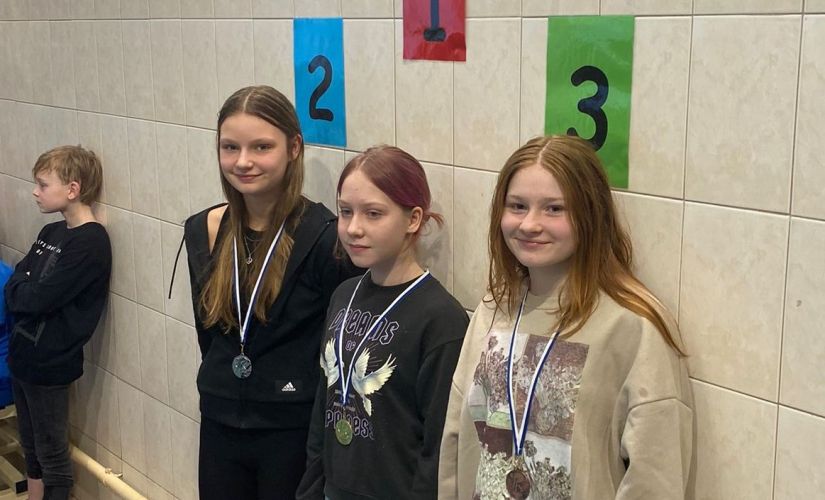 Rēzijai Kalvišai sudraba medaļa peldēšanas sacensībās Rēzeknē