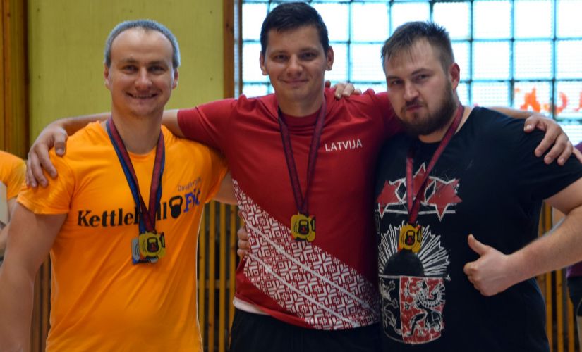 J. Āboliņa sporta klubam vairāki tituli Latvijas čempionātā svarbumbu celšanā