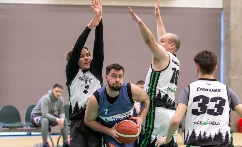 Jēkabpils novada čempionātā basketbolā pagaidām bez zaudējumiem cīnās čempioni 