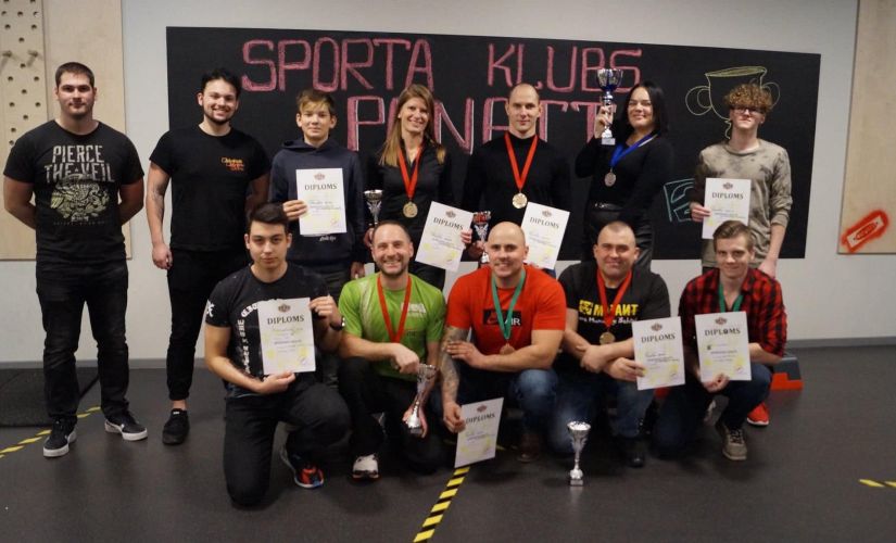 Jēkabpils komanda izcīna Latvijas Kausu spiešanā guļus