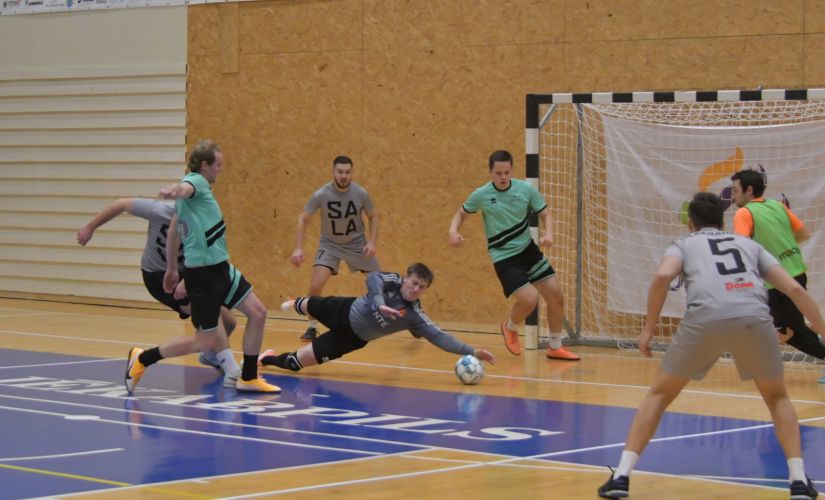 Aizvadīti pirmie telpu futbola čempionāta mači