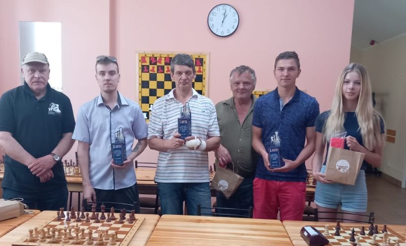 Šaha balvu izcīņā šosezon uzvar Ģirts Kiršbergs un Adrians Brencis