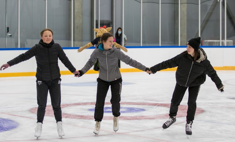 Jēkabpils Sporta hallē pirmo reizi notiks slidošanas sacensības “Ātrās slidas 2023”