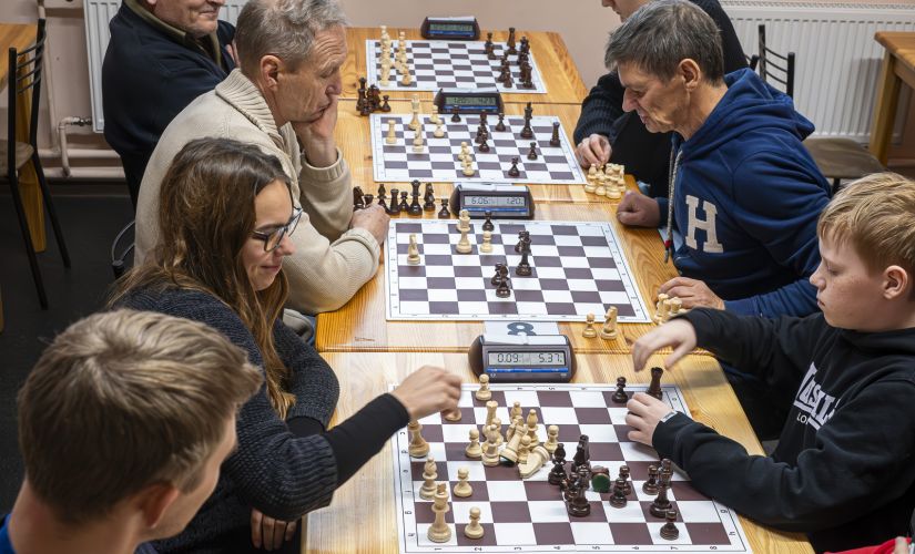 Jēkabpils šaha turnīra 6. kārtā uzvar Guntis Jankovskis un Grēta Netlaua