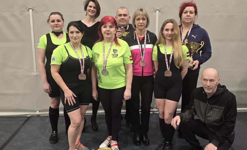 Jēkabpils dāmu komandai 2. vieta Latvijas Open čempionātā spiešanā guļus