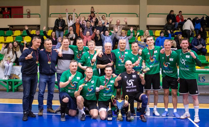 Jēkabpils novada telpu futbola čempionu titulu izcīna “Māju koks”