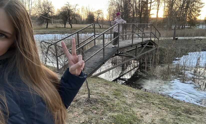 48 dalībnieki spēlē paslēpes Viesītē