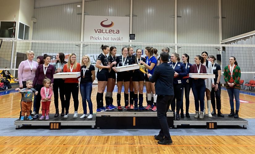 Jēkabpilietēm trešā vieta Atzeles volejbola kausa izcīņā
