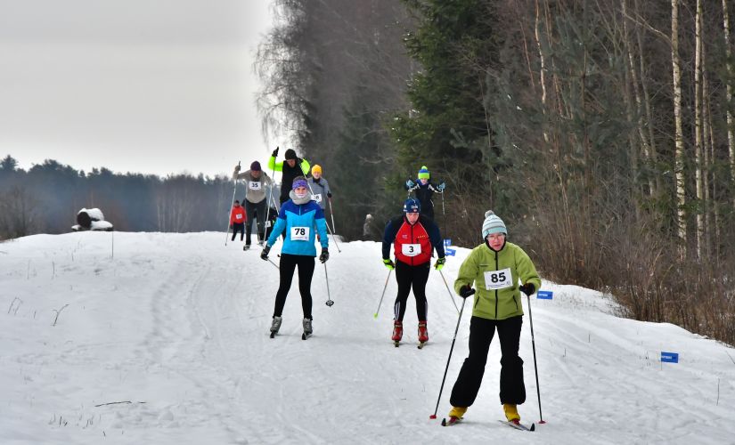Jēkabpils Mežaparkā pieejama slēpju noma un slēpošanas trase
