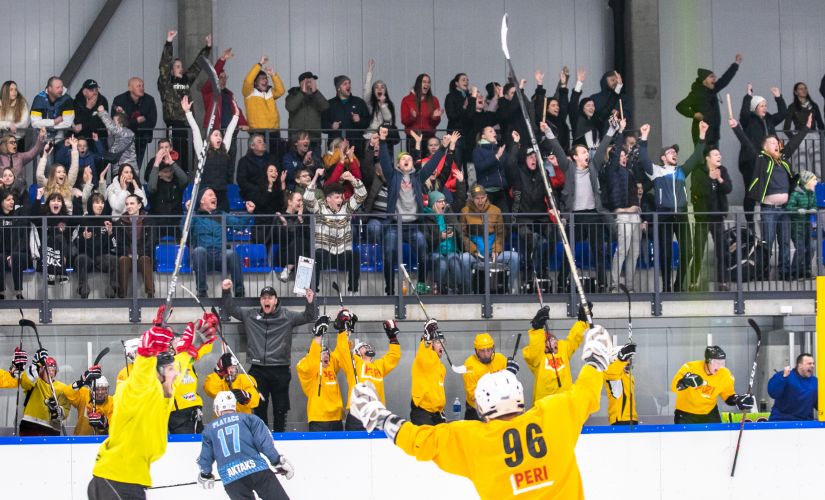 Hokeja komanda “Jēkabpils/PERI” pulcē pilnas tribīnes Jēkabpils sporta hallē