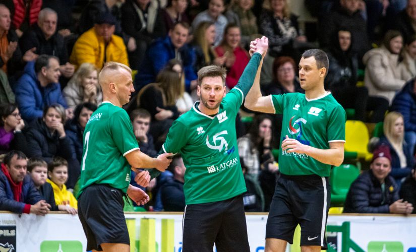 Noskaidrots novada telpu futbola čempionāta pirmais pusfināla pāris
