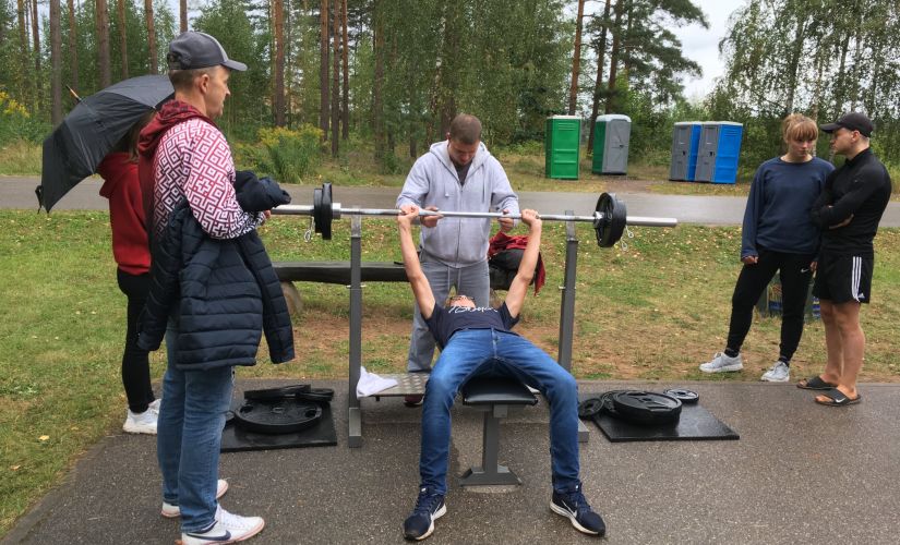 Daugavas krastā norisināsies Latvijas čempionāts spiešanā guļus uz atkārtojumu skaitu