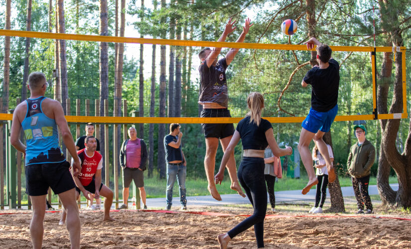 Aicinām komandas uz pludmales volejbola turnīru “Smiltis 2025”!