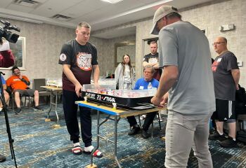 Jēkabpilietis Andrejs Kuzņecovs ASV uzvar Pasaules Tūres posmā galda hokejā